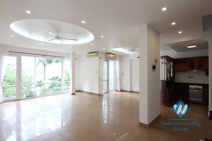 Lakeside house for rent in Tay Ho with amazing lake view 